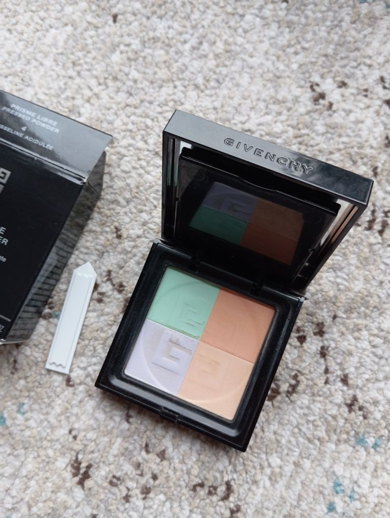 Puder prisme libre Givenchy 4 mousseline acidulee