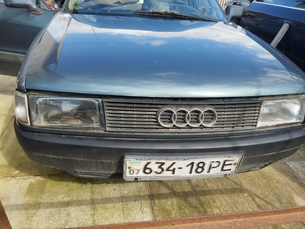 Продам сіденя три штуки та лобове авді 80 б2 або ціляком