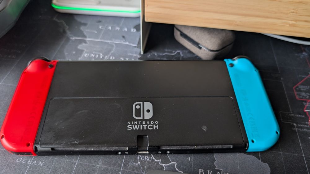 Nintendo Switch Oled com jogo e acessórios