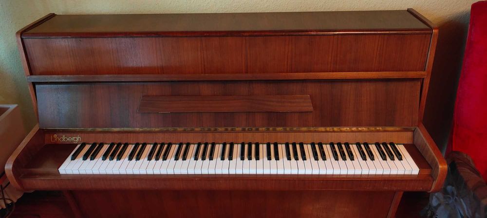 Pianino Lindbergh (Calisia Menuet M-105