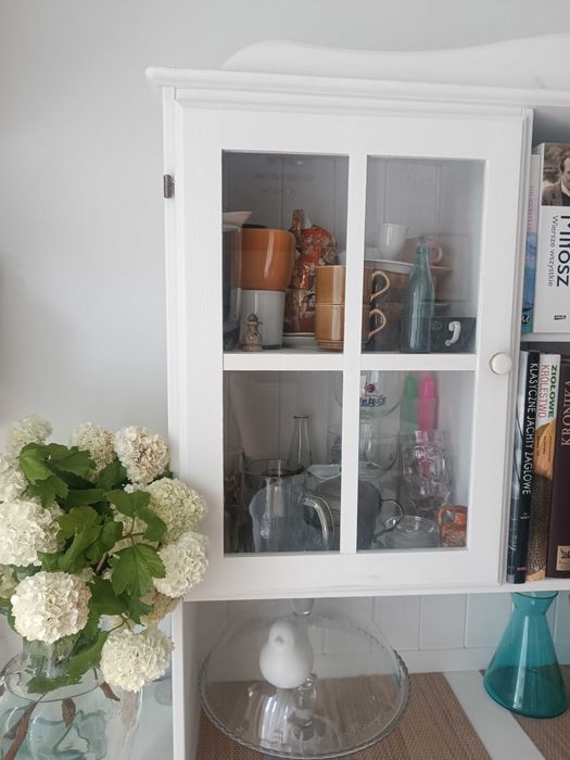 Kredens biały drewniany