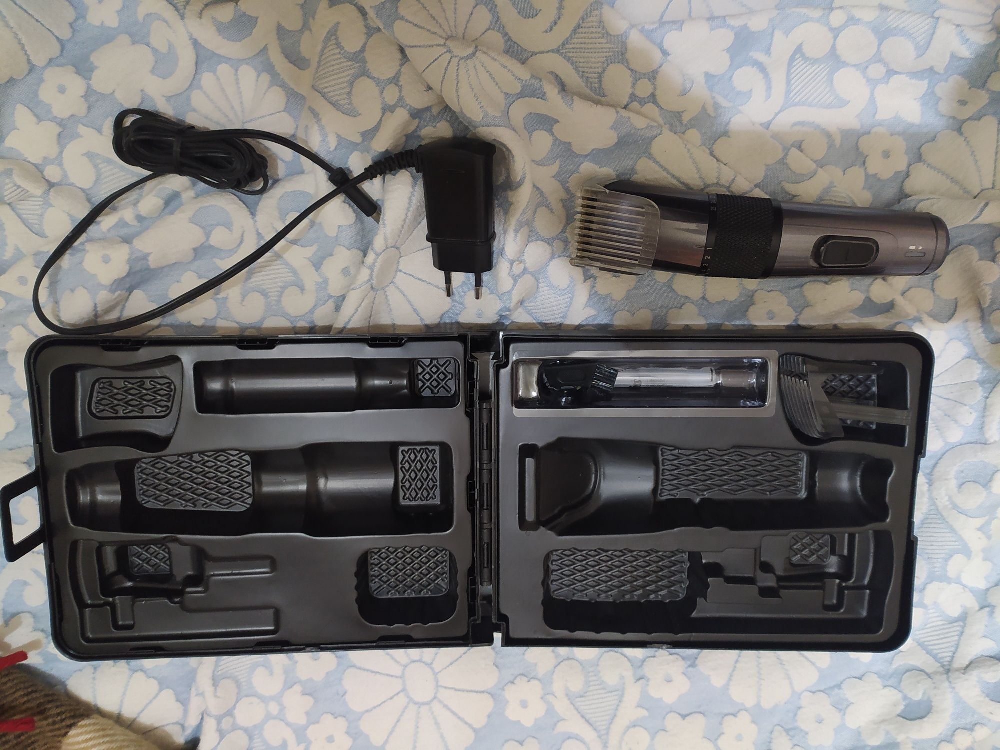 Máquina cortar cabelo e aparar barba