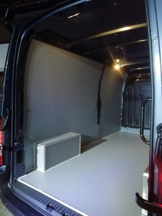 Renault Master L3H2 Zabudowanie przestrzeni ładunkowej auta