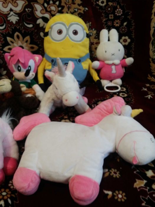 Іграшки мягкі дитячі одним лотом.