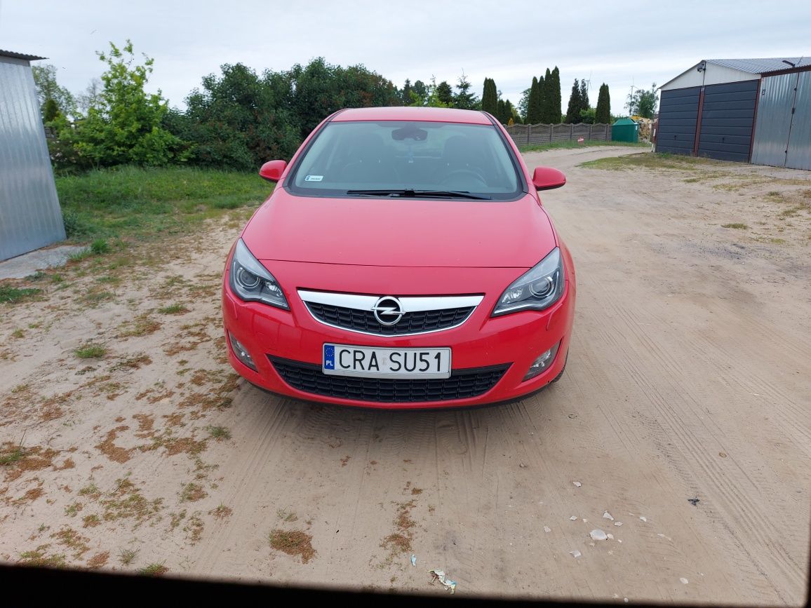 Opel astra j 1.4 t b+g 2011r
