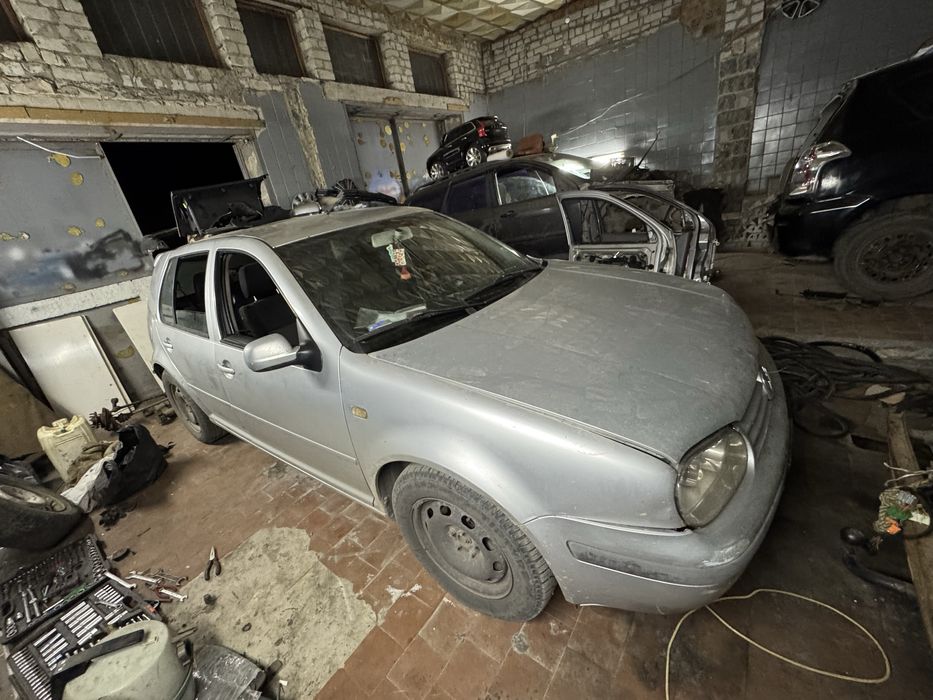 В розборі Гольф 4 Volkswagen Golf 4 1.9 тді 2001 року розборка,шрот