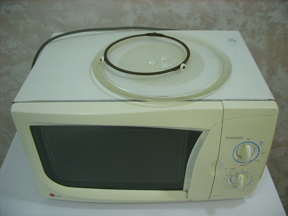 Микроволновка LG MS-2322 A в хорошем рабочем состоянии