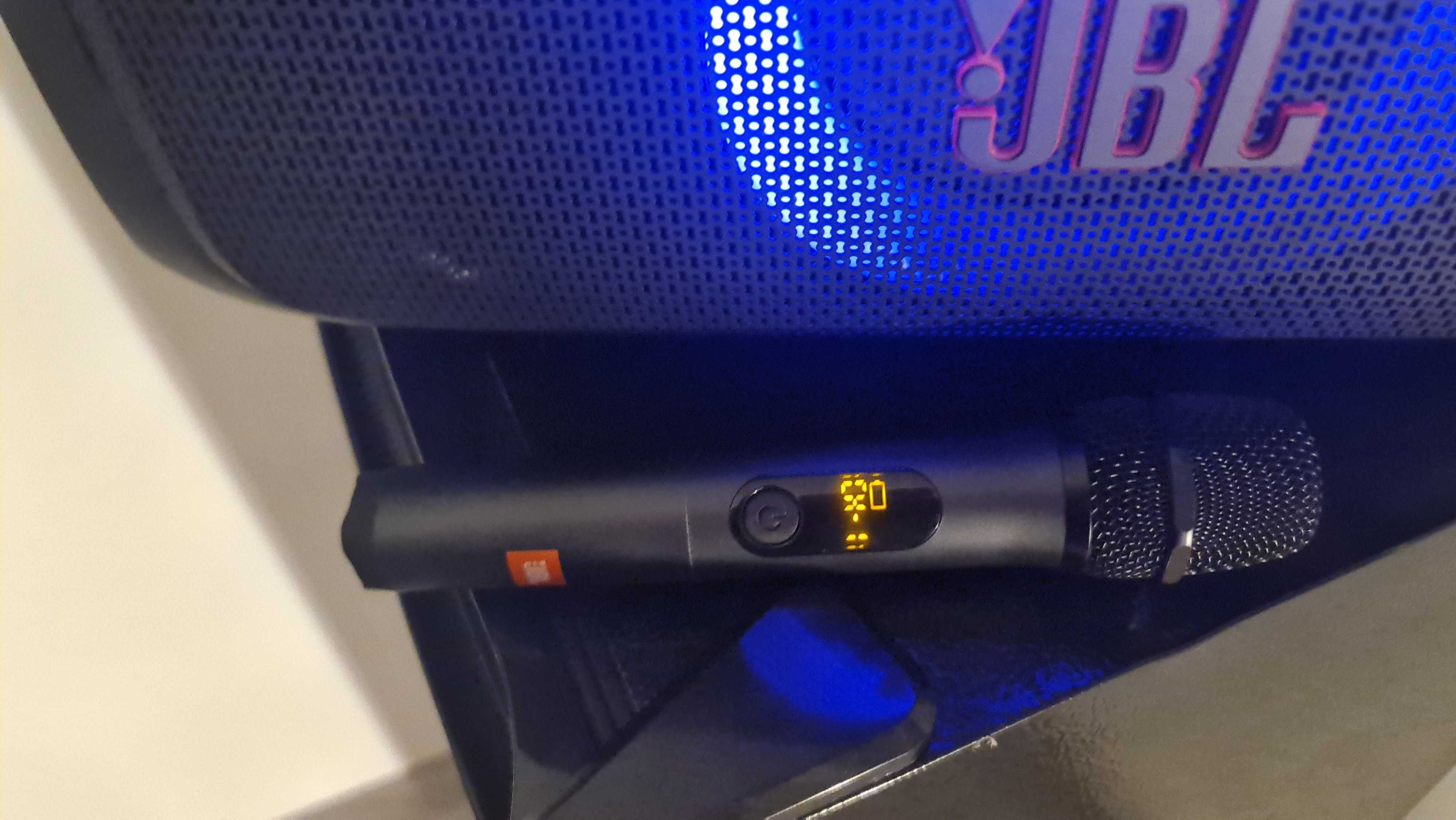 JBL PartyBox On-The-Go Essential com microfone — Como nova