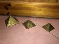 Piramidy z mosiadzu mosiężne figurki