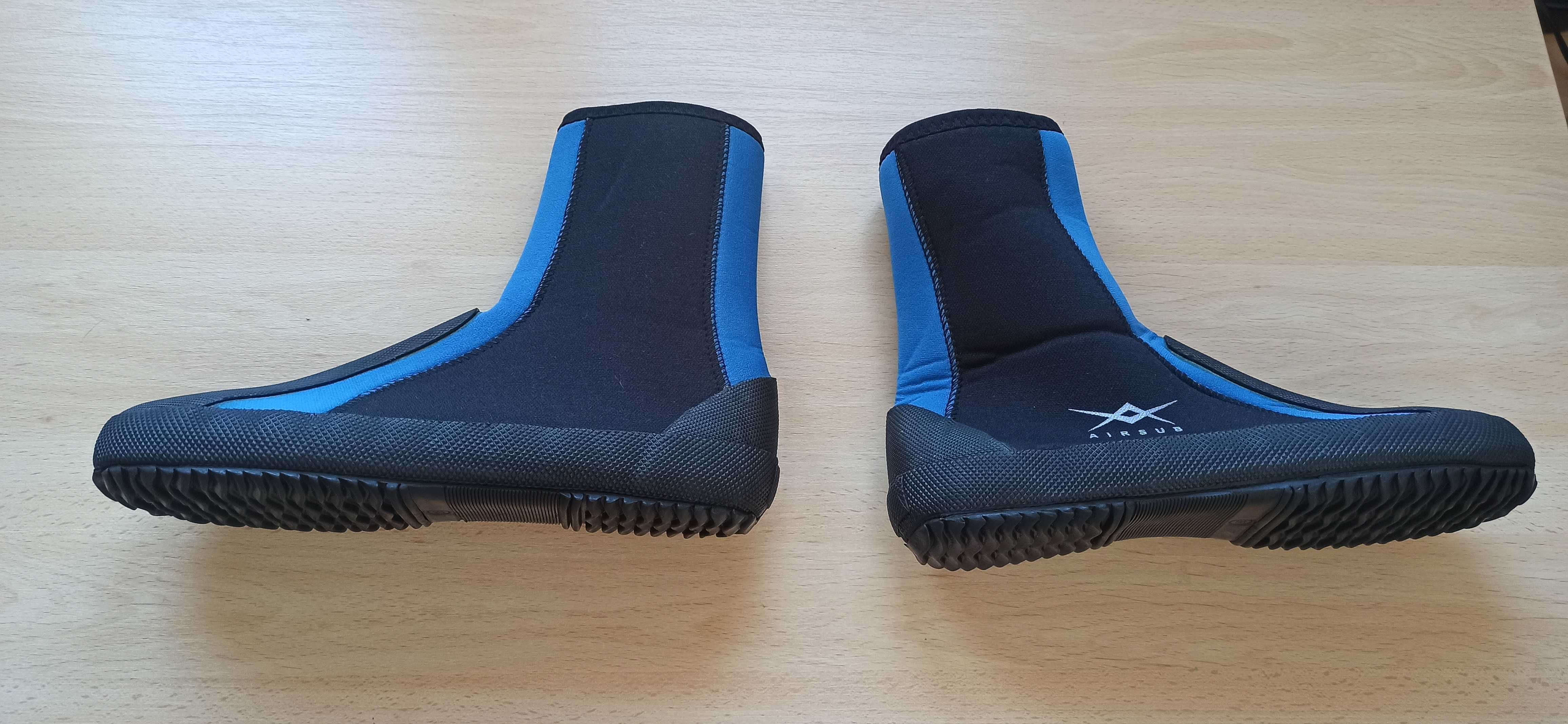Botas e meias de mergulho
