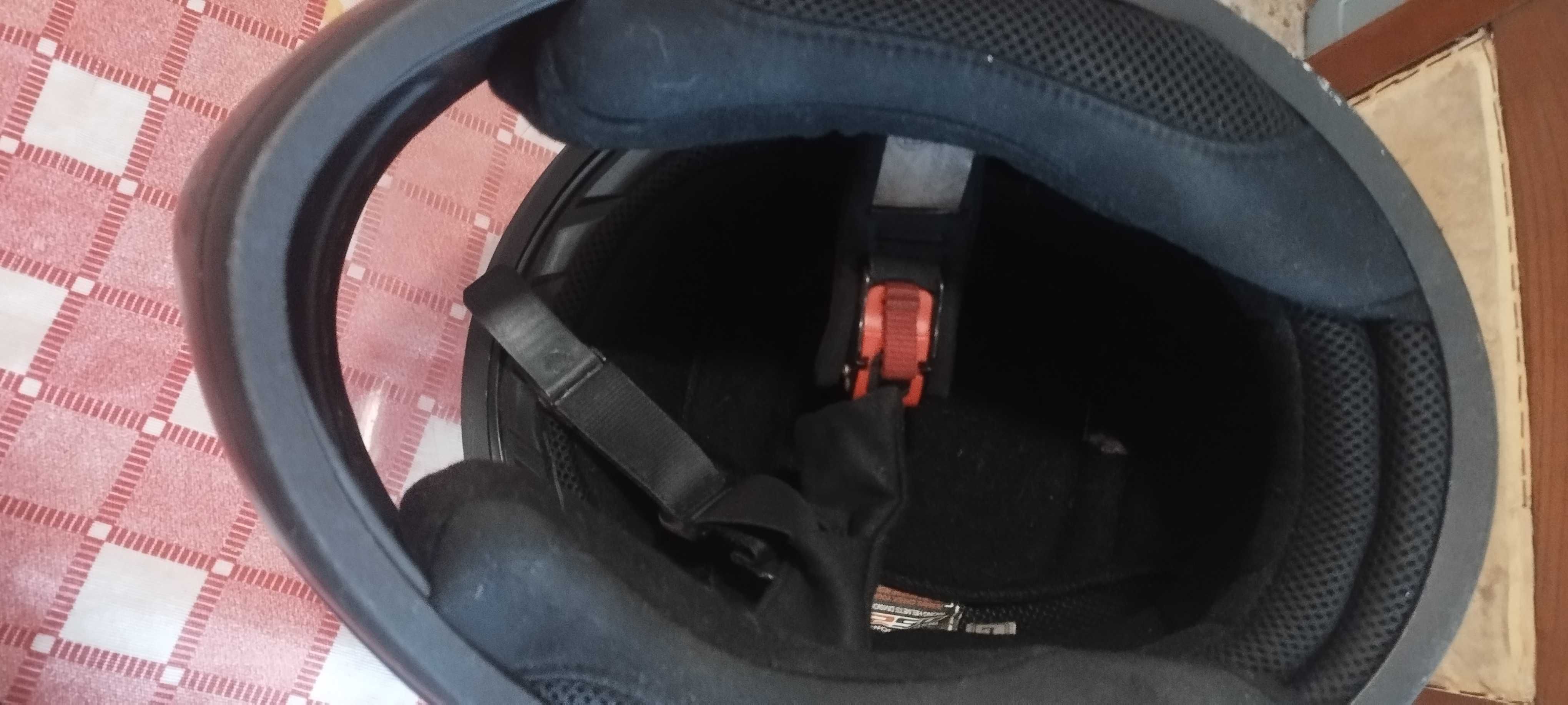 Capacete de mota marca Ls2