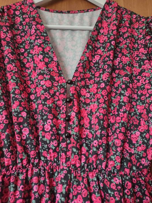 Sukienka xl  w czerwone kwiatuszki