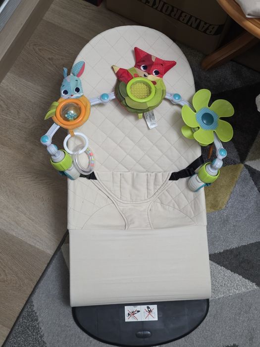 Bujak bujaczek leżaczek Baby Rocker beżowy + pałąk edu Tiny Love