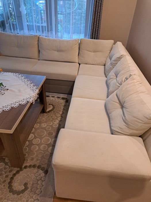 Narożnik 270x250 z funkcja spania w kolorze ecru.