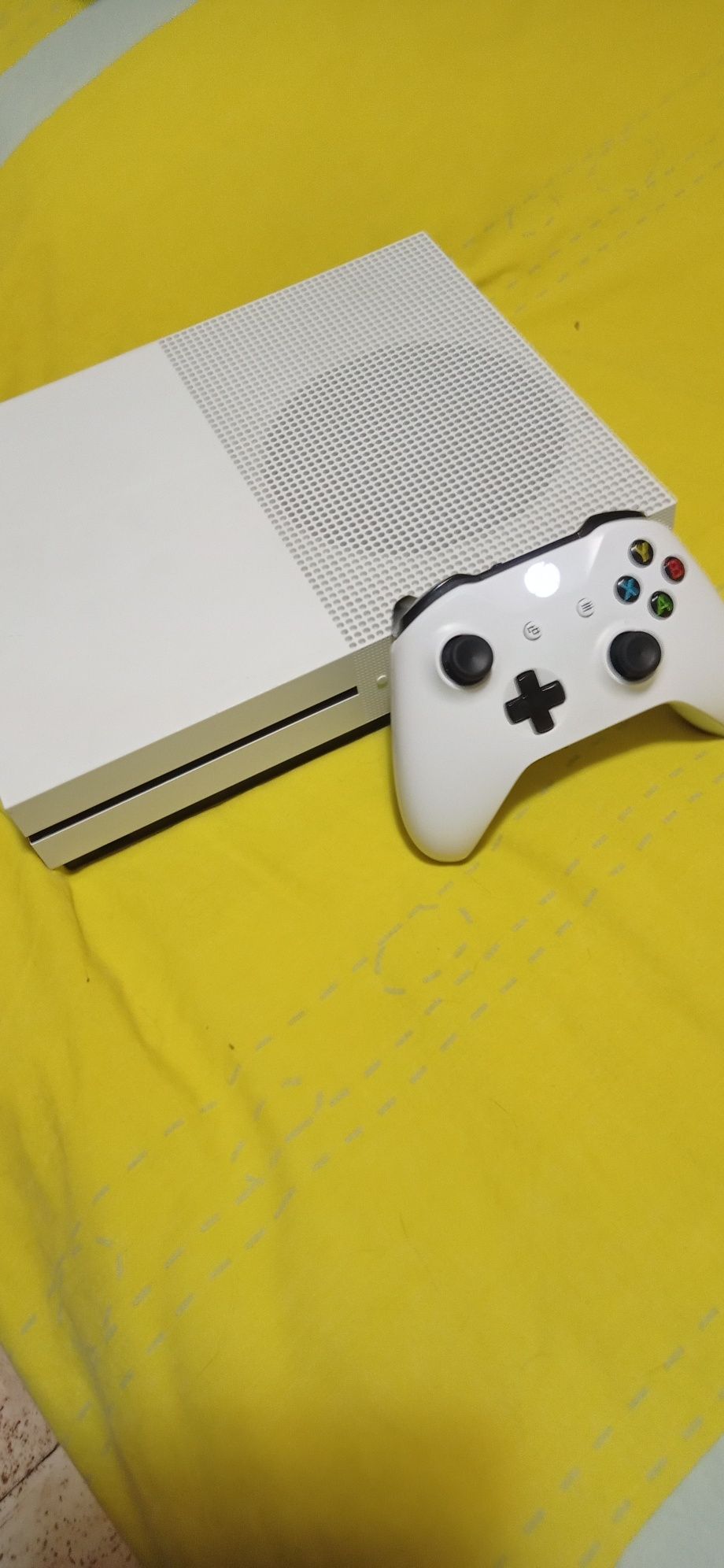 X box one S 500GB+Аккаунт с играми