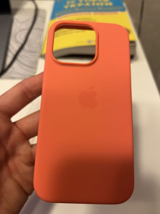 Чехол на iPhone 16 Pro