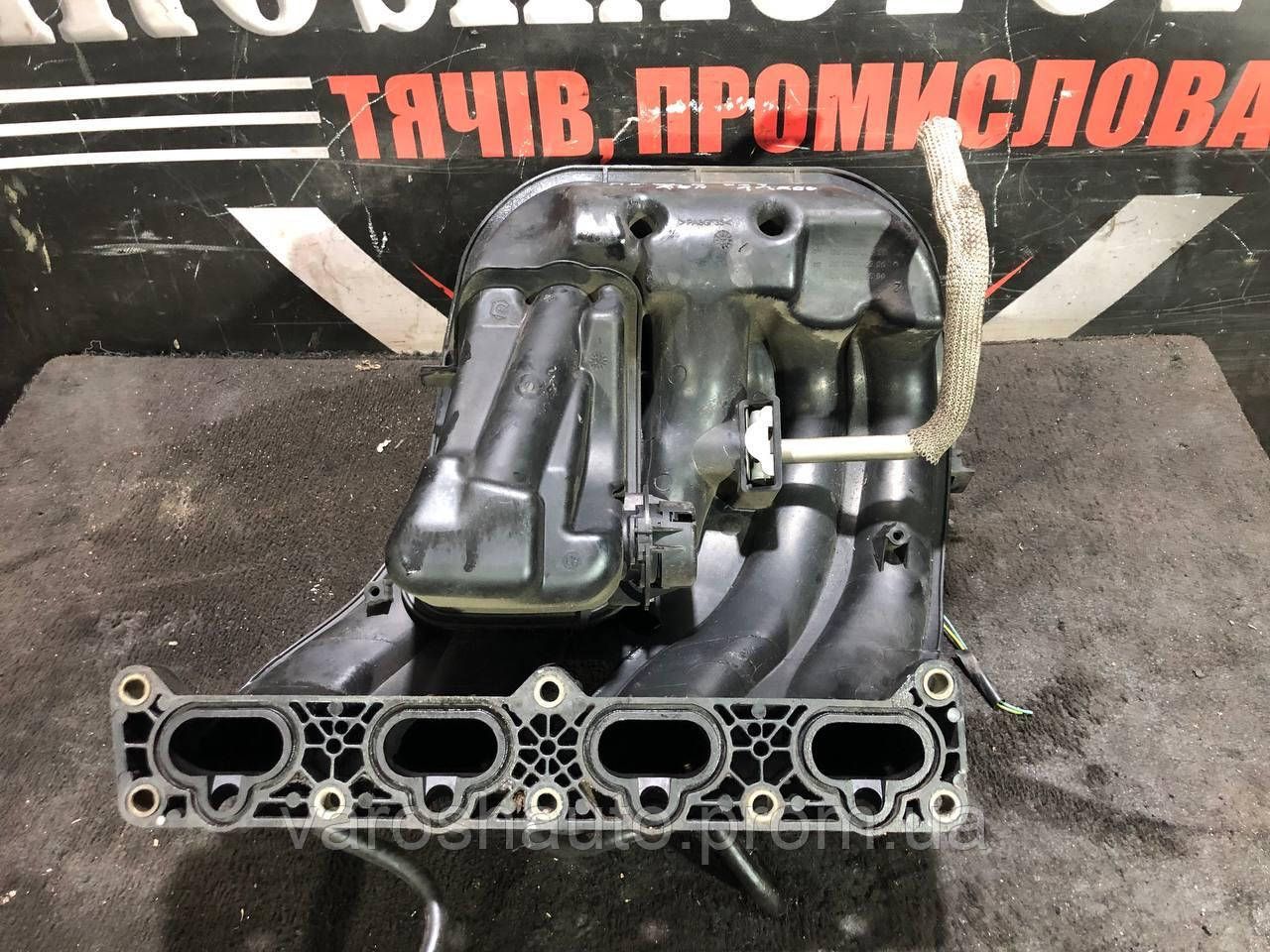 Колектор впускний 2.0 (бензин) Peugeot 307 9636741080 11256