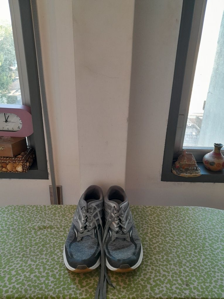 Vendo Sapatilhas de Senhora SKECHERS muito bonitas como novas