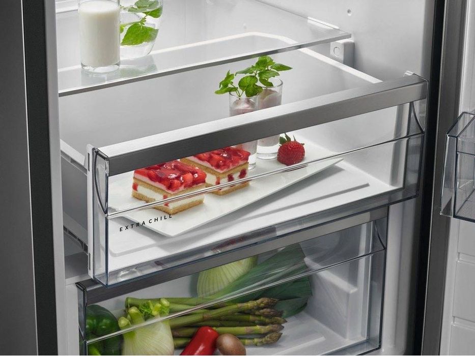 Prateleiras, gavetas e borracha para Frigorífico AEG Mod:RKB638E5MW