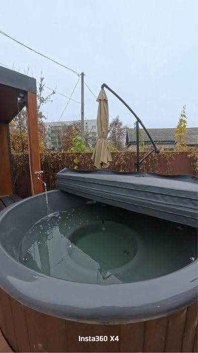 Будинок з басейном сауною/баня та чаном/джакузі