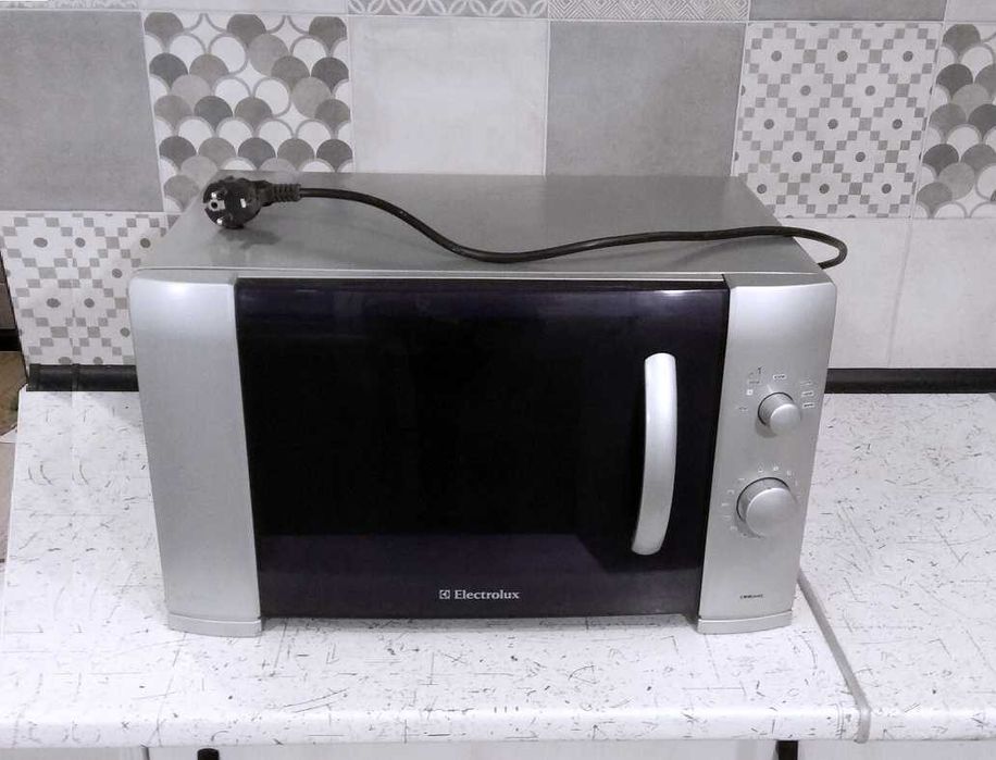 Микроволновка Electrolux Рабочая