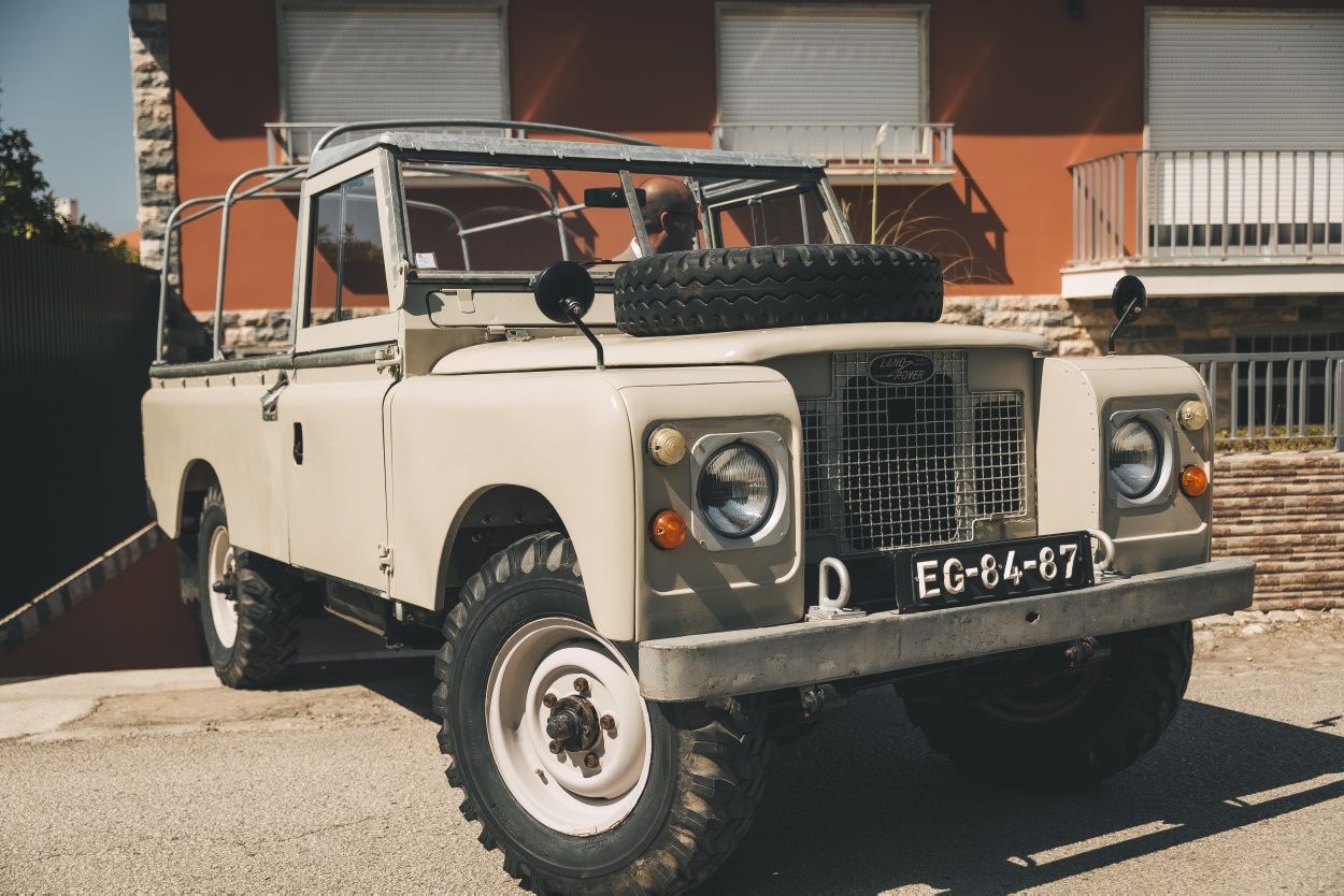 Aluguer Carro Jipe Clássico Land Rover Serie IIA Eventos e Casamentos
