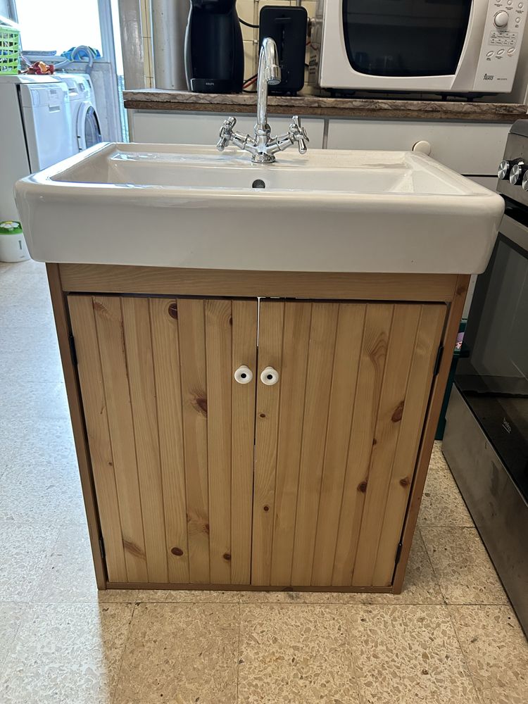 Lavatório com armário IKEA