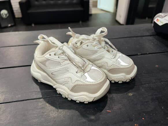 Кросівки zara 23