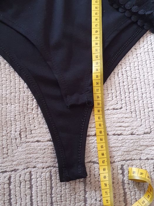 Czarne koronkowe body