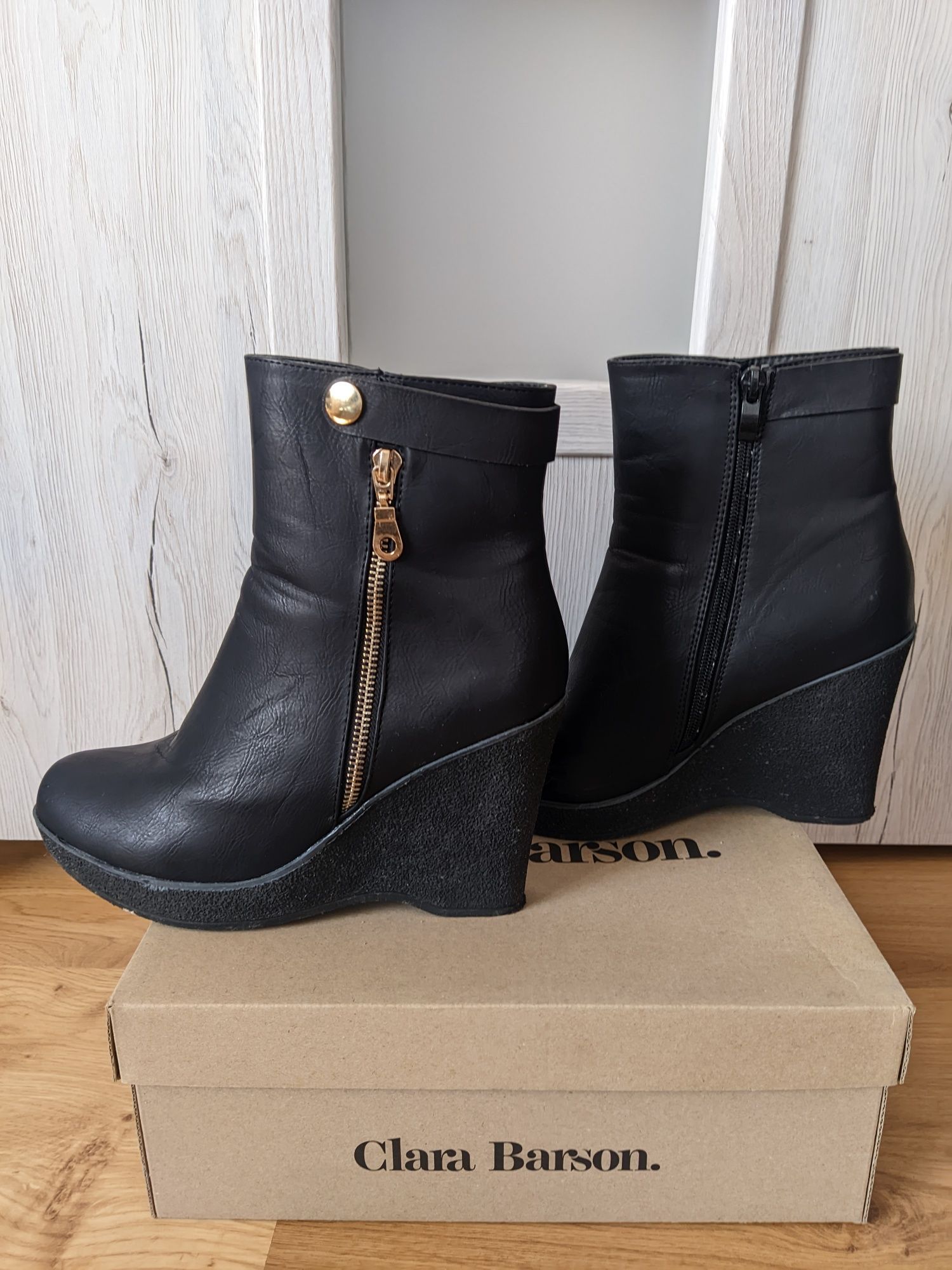 Buty na koturnie