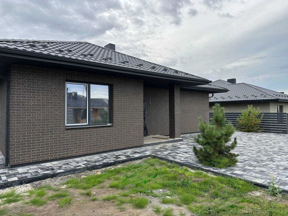 Продам сучасний будинок на ділянці 7 сот