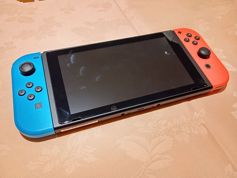 Consola Nintendo Switch + extras