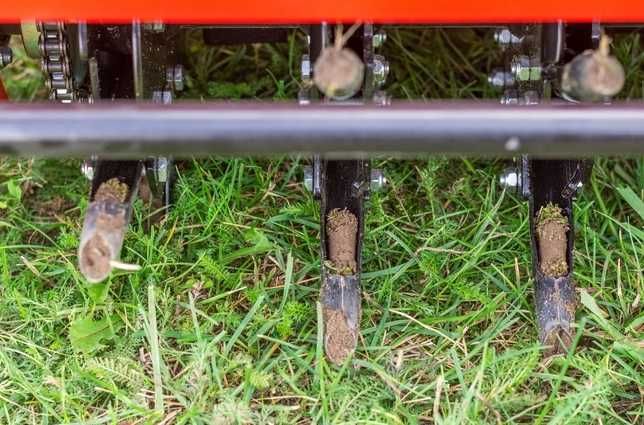 Wypożyczalnia Aerator spalinowy Posypywarka ręczny areator Wynajem