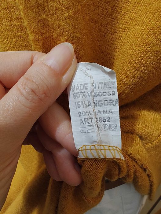 Oversizowy musztardowy sweter ze złotym napisem wiskoza wełna angora