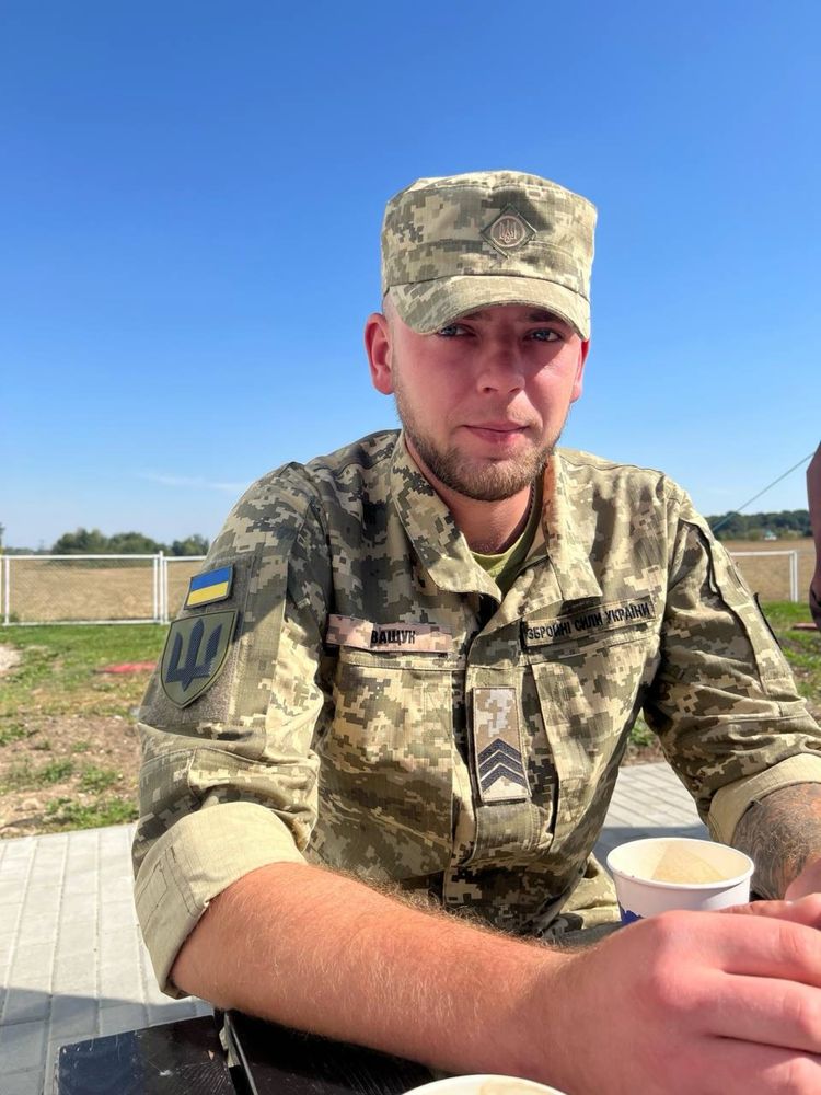 Для того щоб стати героєм потрібно 25.000 тисяч підписів
