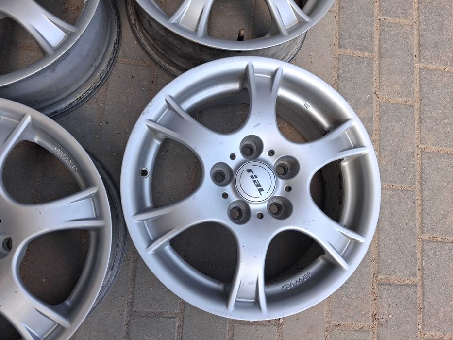 4x felgi alu R15 5x114,3 Toyota Auris Corolla Hyundai i30 i40 Kia Ceed