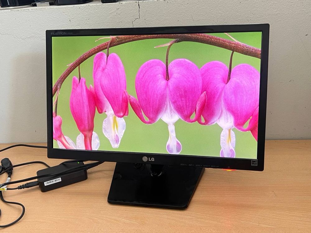Монітор LG 22” TN / Full HD / DVI + VGA