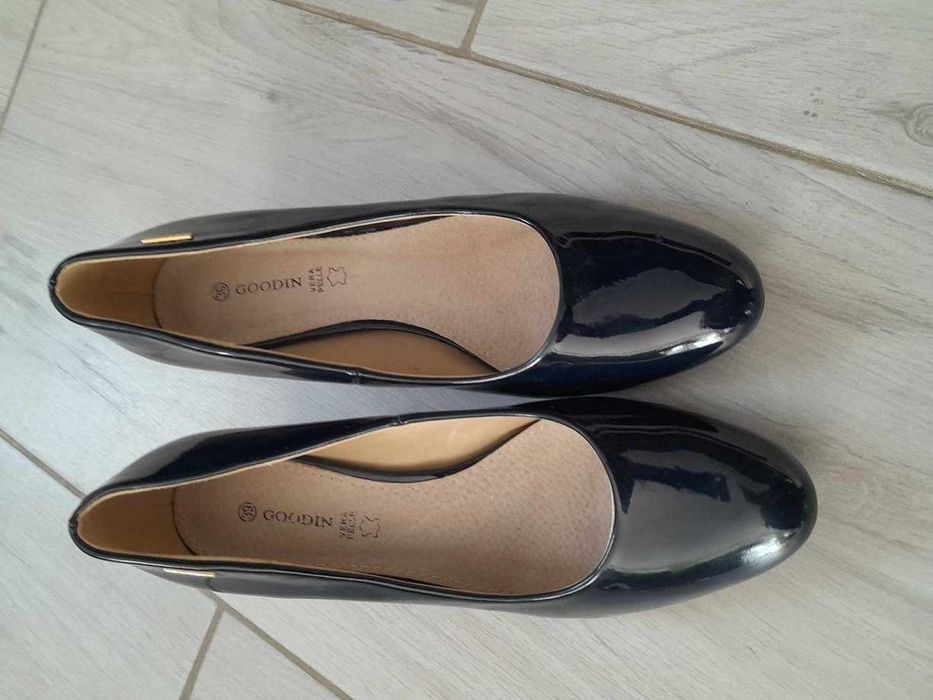 Buty czółenka Goodin rozmiar 39 nowe