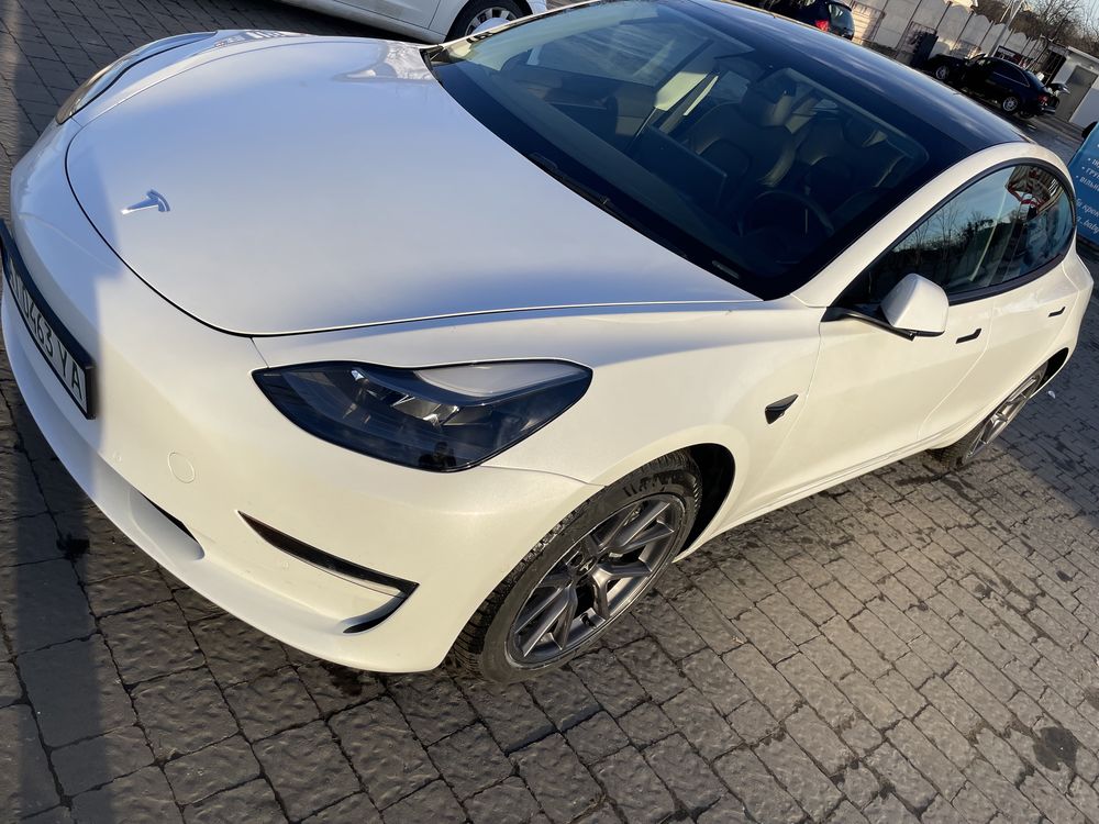 Tesla model 3, 2022 р.в., рестайлінг