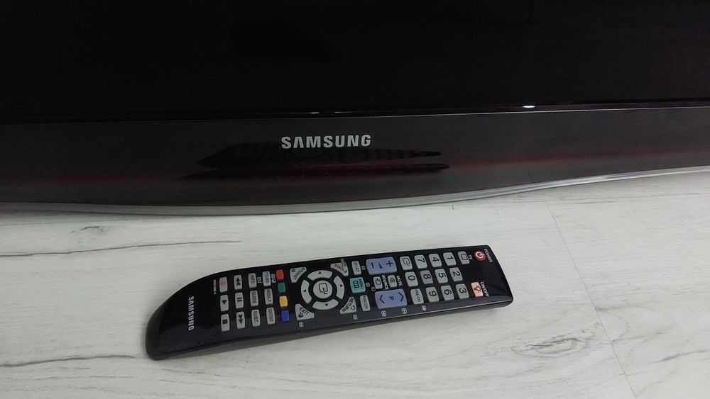 TV Samsumg 37" LE37B651T3W + pilot sprawny bez podstawy