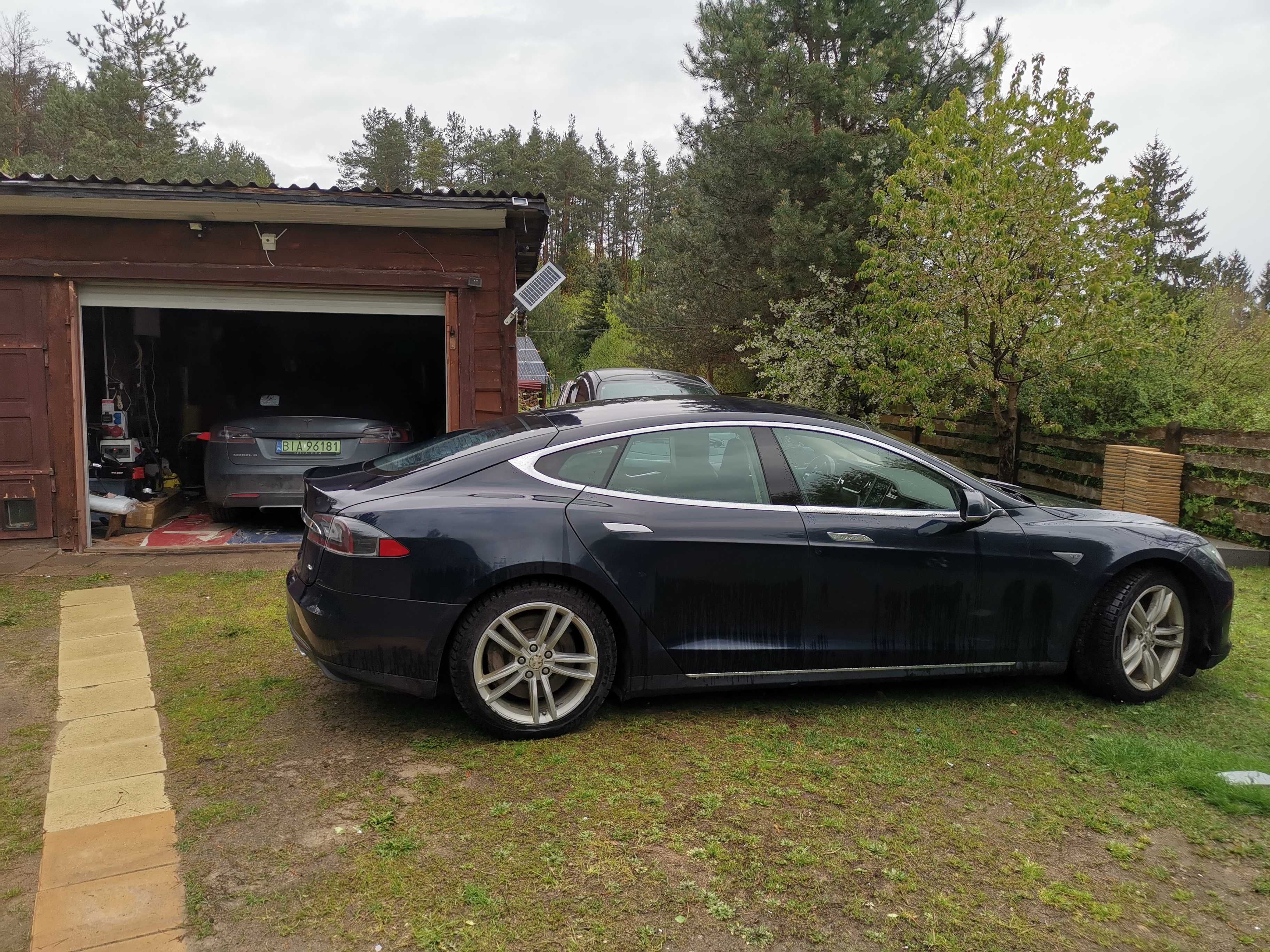 Tesla S85 2013 free charching