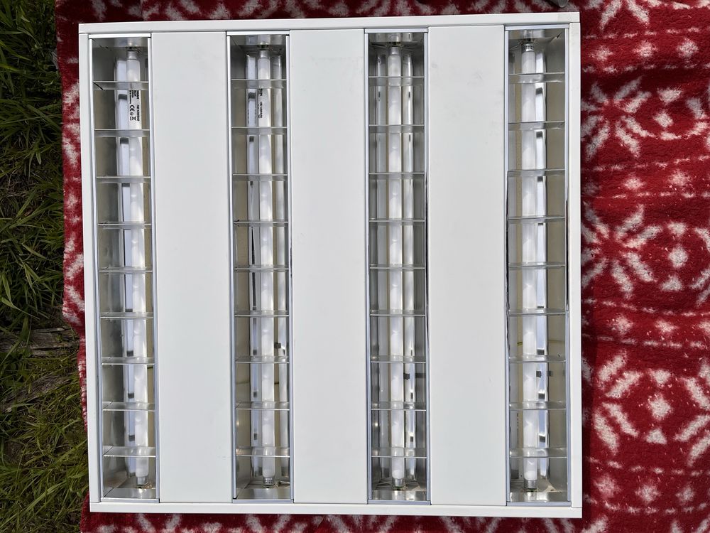 Oprawa podtynkowa rastrowa biala 4x14W. 7 sztuk