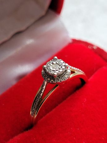 Pierścionek zaręczynowy z diamentami