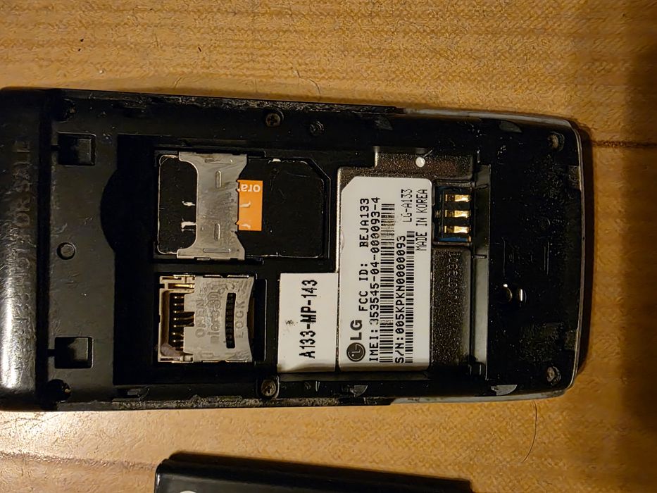 Telefon z klapka LG A133