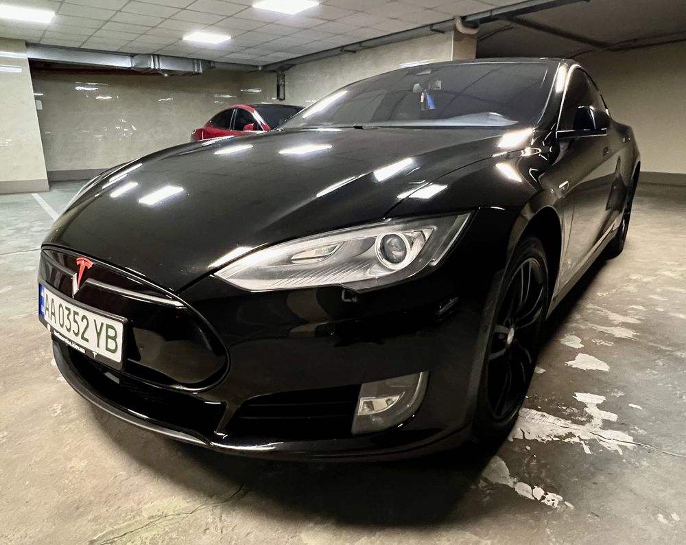 Tesla Model S 85D 2015