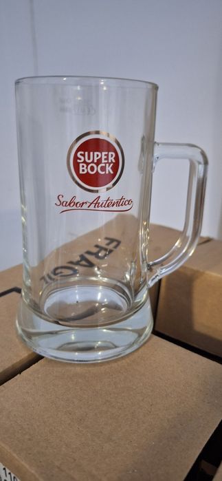 Copos e canecas de cerveja