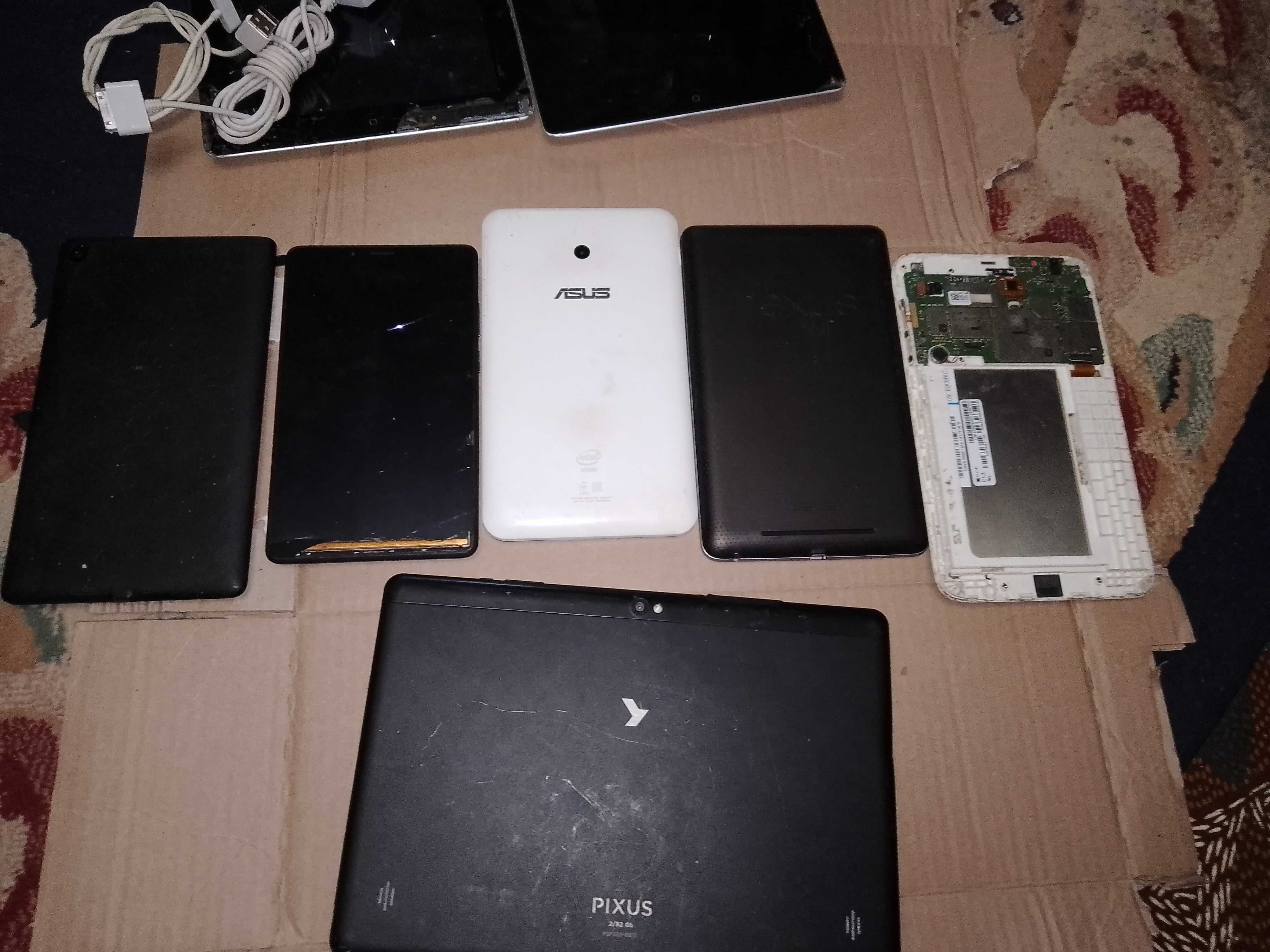 Продаются два планшета ipad 16GB и 64GB