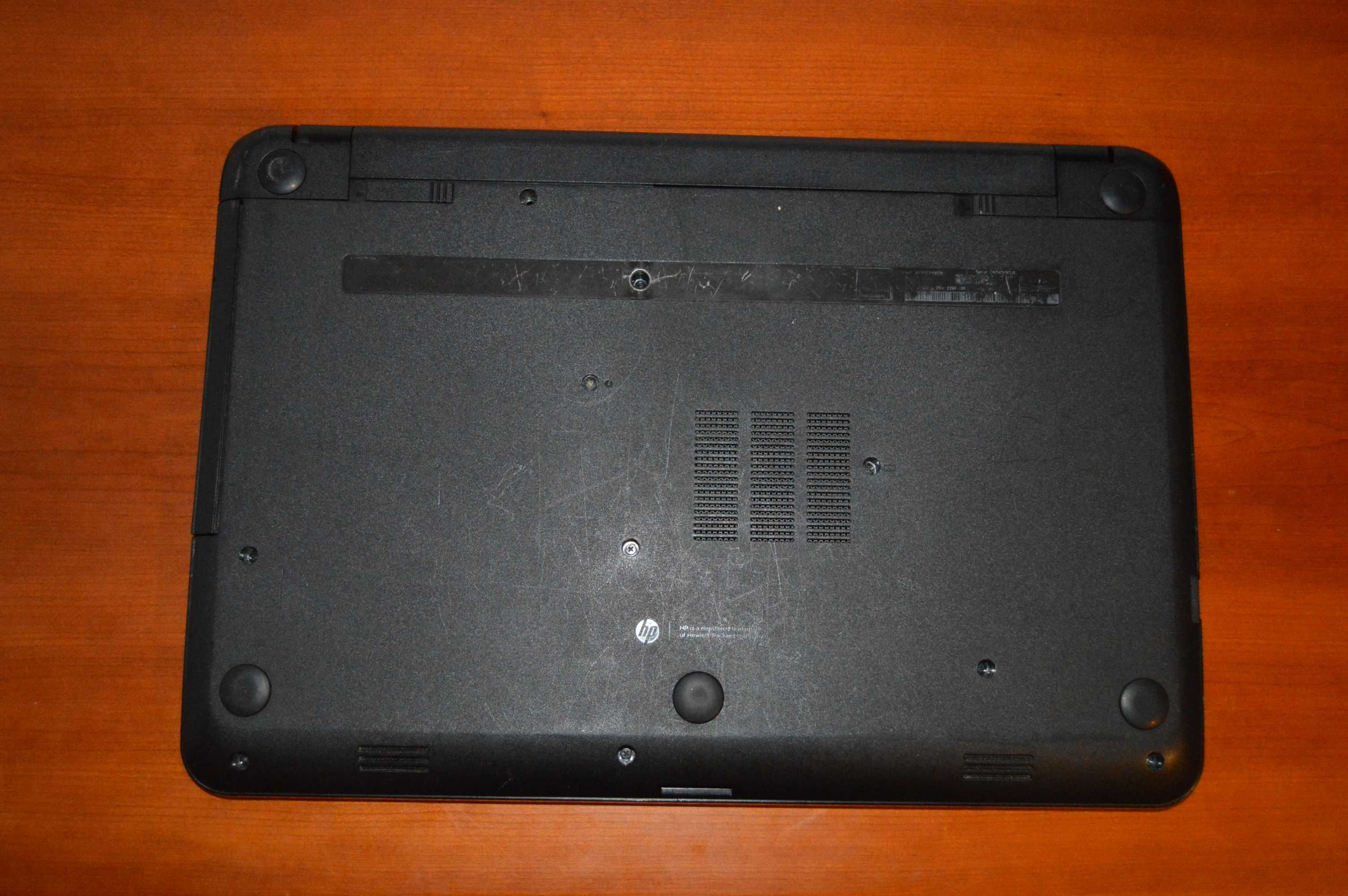 HP Sleekbook 15 (I3, 4GB, GT820M)