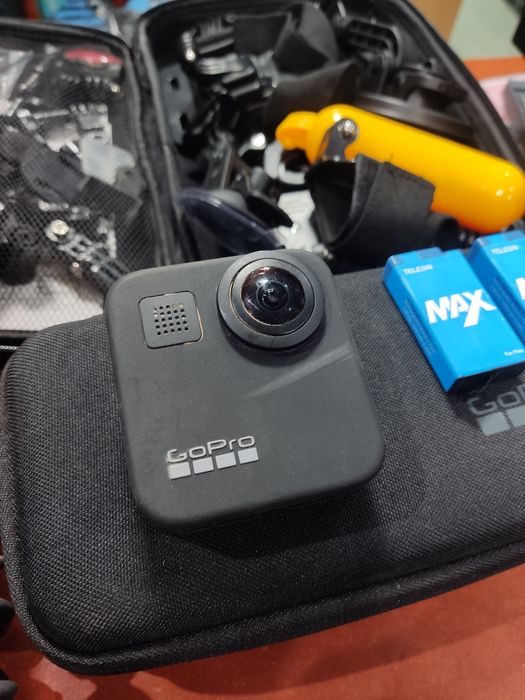 Kamera GoPro Max + 3 akumulatory + stojak Joby + pełno akcesori

Cena