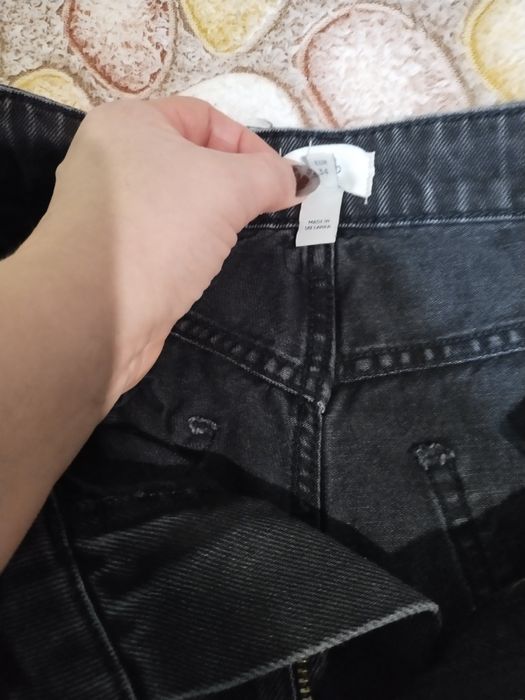Чорні укорочені джинси 34